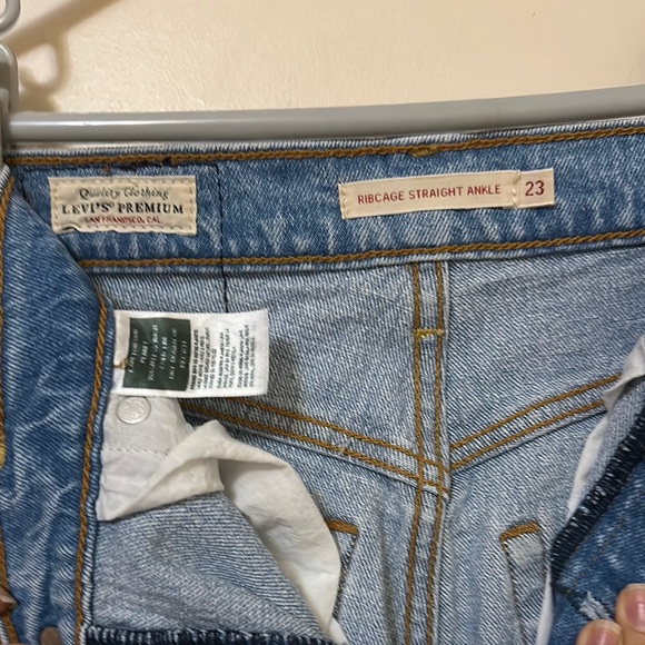 Levi's Blue Distressed Women's Jeans - Picture 4 of 4